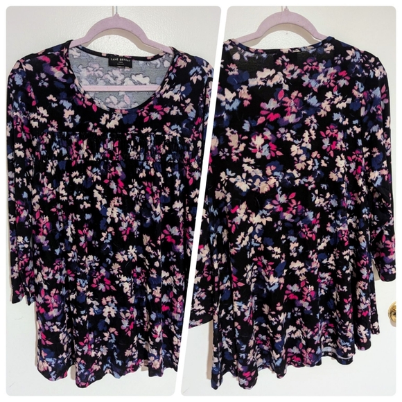 Lane Bryant NWOT Swing 3/4 sleeve smocked yoke top, size 14/16 - Picture 2 of 3